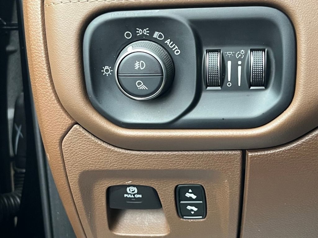 2019 RAM 1500 Longhorn Crew Cab 4x4 5'7" Box