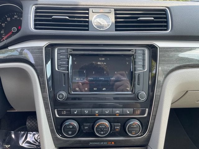 2017 Volkswagen Passat 1.8T SE