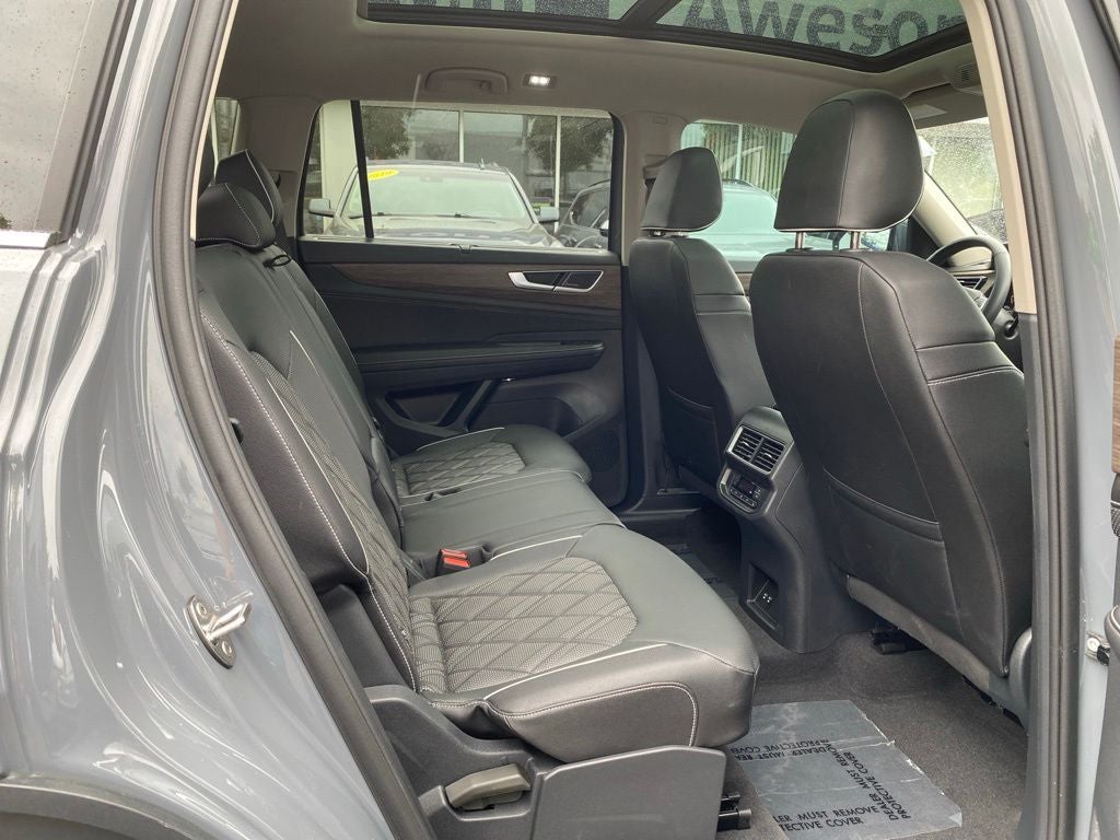 2025 Volkswagen Atlas 2.0T SEL Premium R-Line