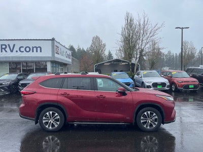 2022 Toyota Highlander Hybrid XLE