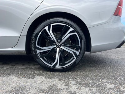 2024 Volvo S60 B5 Core Dark Theme