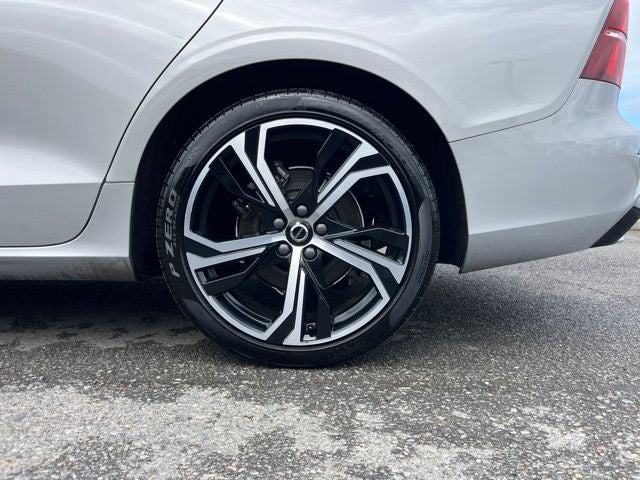 2024 Volvo S60 B5 Core Dark Theme