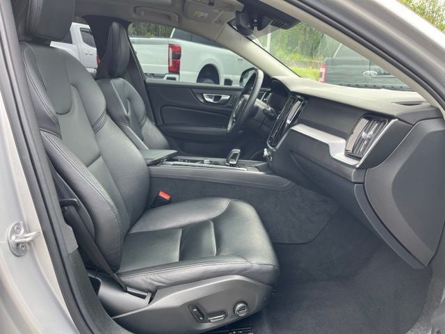 2024 Volvo S60 B5 Core Dark Theme