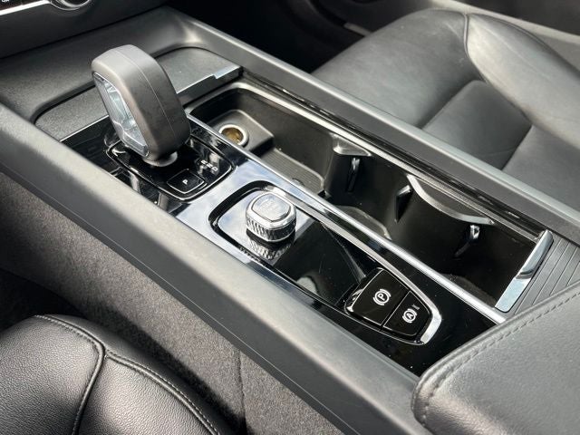 2024 Volvo S60 B5 Core Dark Theme