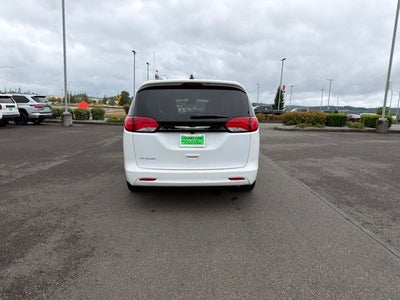 2023 Chrysler Voyager LX