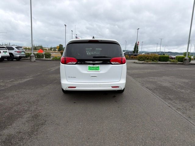 2023 Chrysler Voyager LX