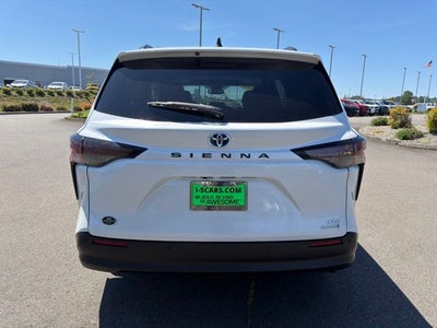 2023 Toyota Sienna XLE 8 Passenger