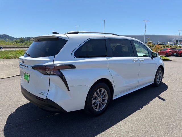2023 Toyota Sienna XLE 8 Passenger