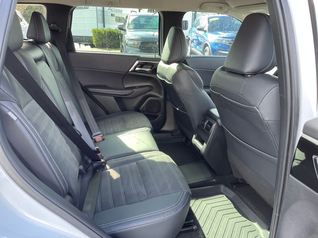 2023 Mitsubishi Outlander PHEV SE