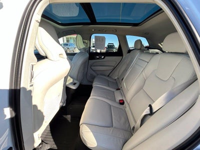 2022 Volvo XC60 Momentum