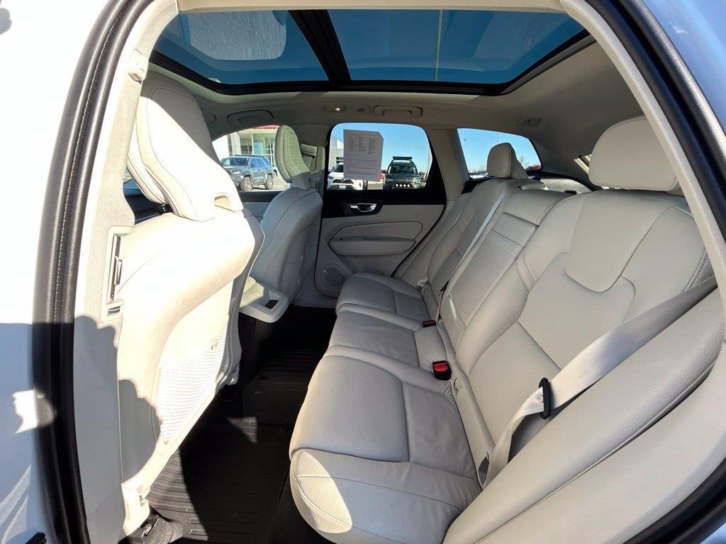 2022 Volvo XC60 Momentum