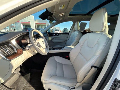2022 Volvo XC60 Momentum