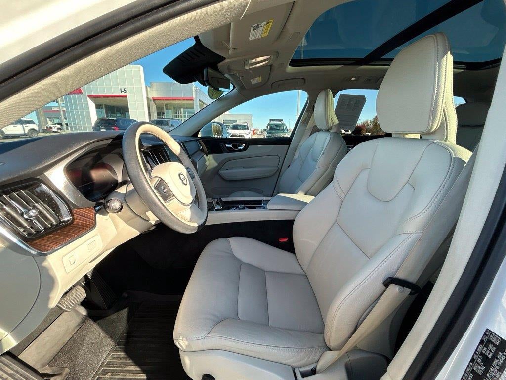 2022 Volvo XC60 Momentum