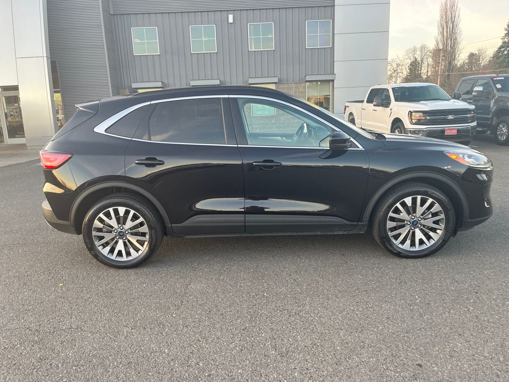 2022 Ford Escape Hybrid Titanium