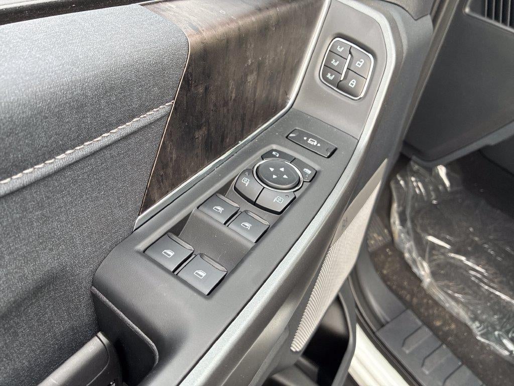 2027 Ford Super Duty F-350 Lariat