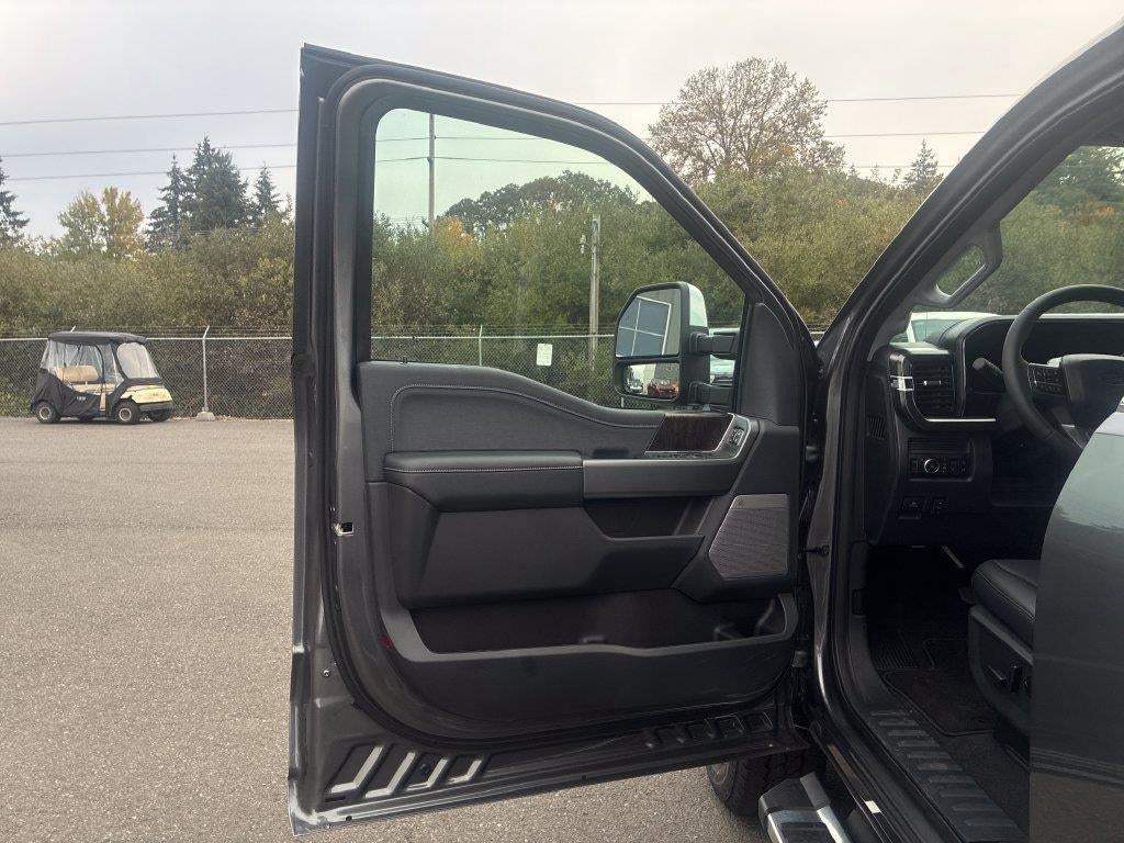 2027 Ford Super Duty F-350 Lariat