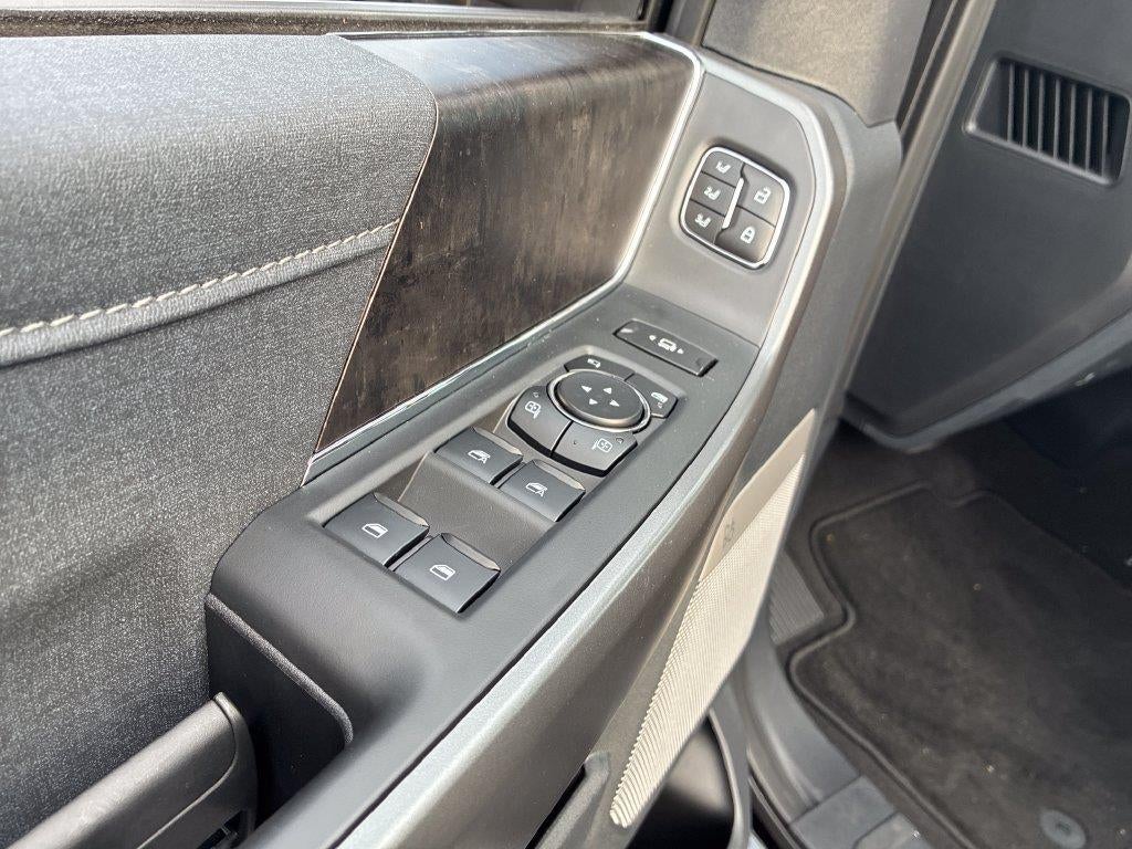 2027 Ford Super Duty F-350 Lariat