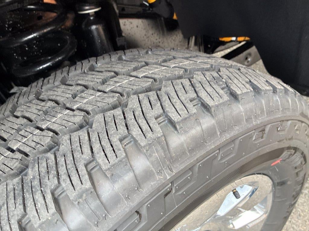 2027 Ford Super Duty F-350 Lariat