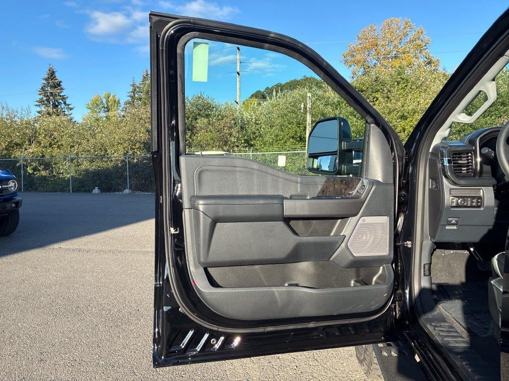 2027 Ford Super Duty F-350 Lariat
