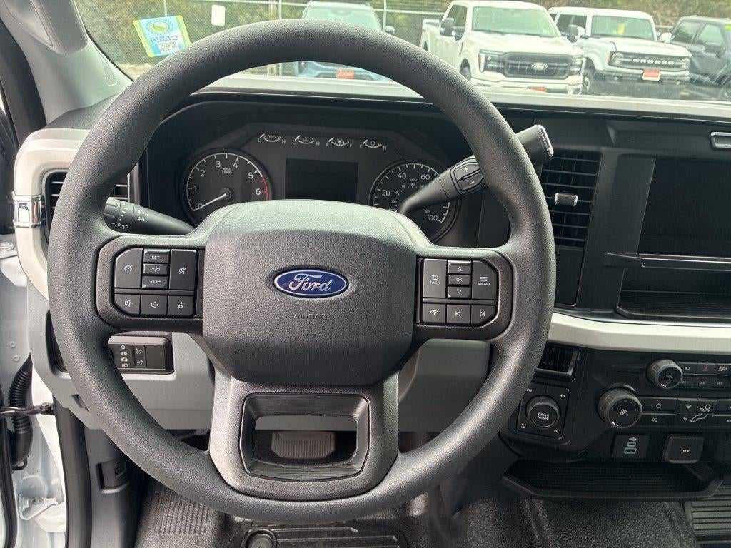 2027 Ford Super Duty F-350 SRW XL