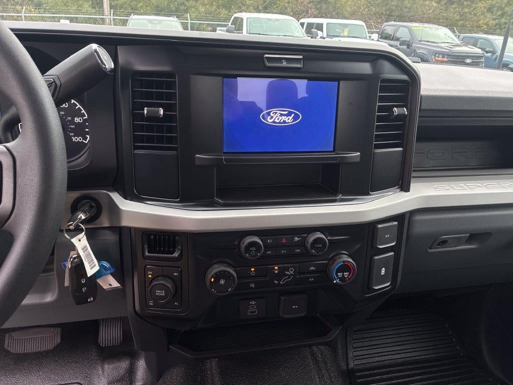 2027 Ford Super Duty F-350 SRW XL