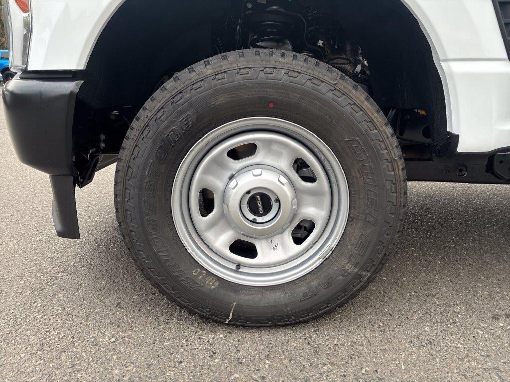 2027 Ford Super Duty F-350 SRW XL