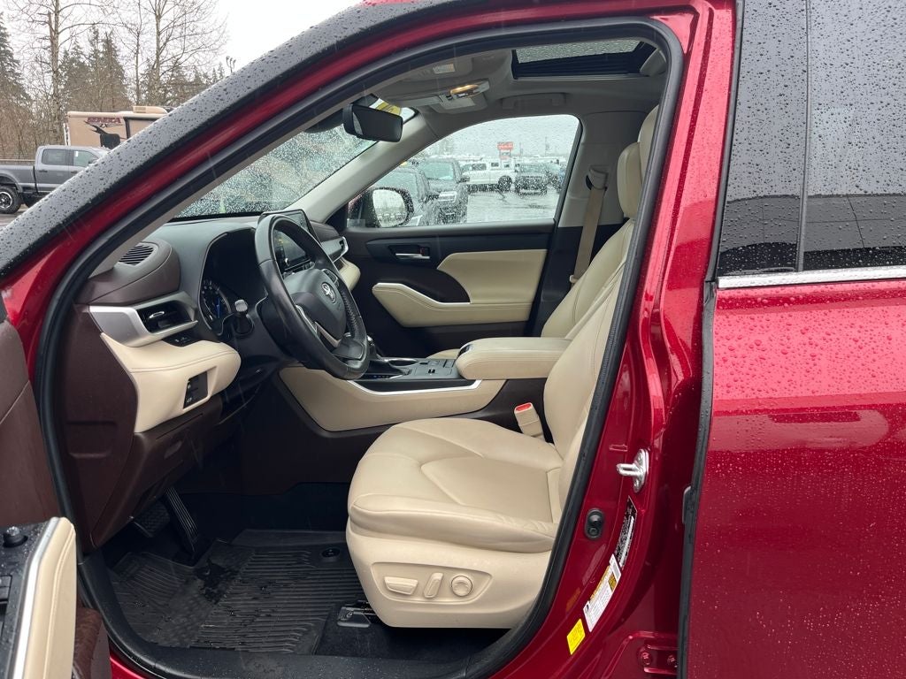 2022 Toyota Highlander Hybrid XLE