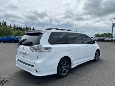 2017 Toyota Sienna SE 8 Passenger